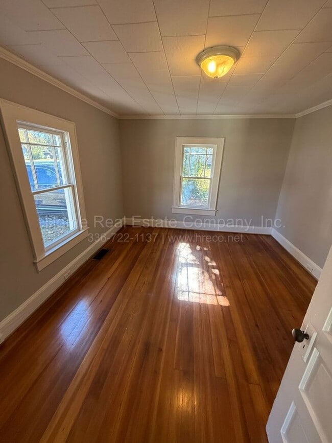 Foto del edificio - 4440 Lane St