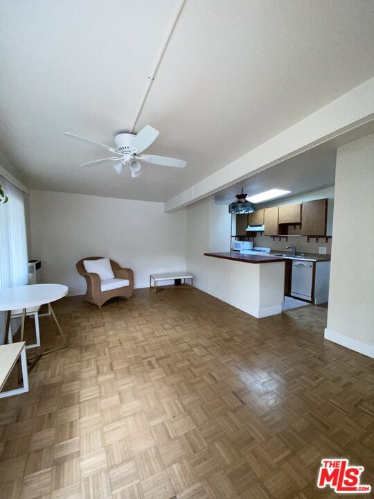 Foto del edificio - 859 Commonwealth Ave