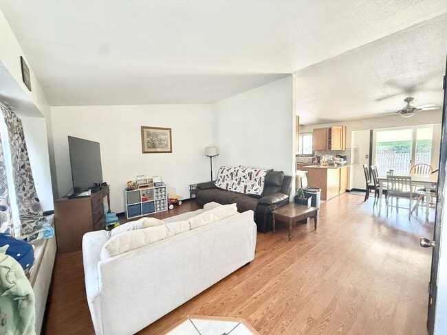 Foto del edificio - 1142 Silver Fir Dr