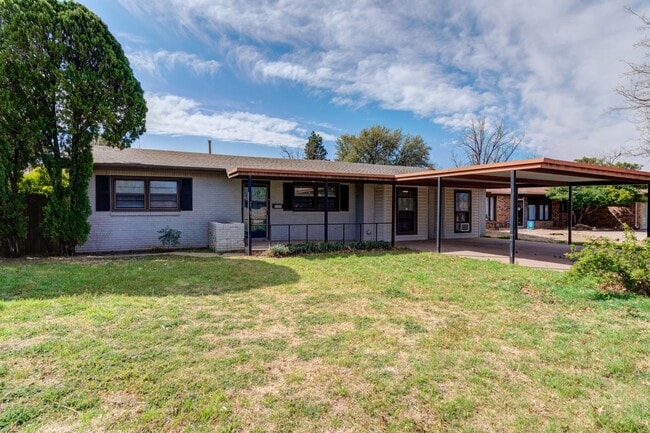 Building Photo - Spacious Four Bedroom in Quiet Community