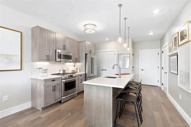 Foto del edificio - 990 Corporate Dr