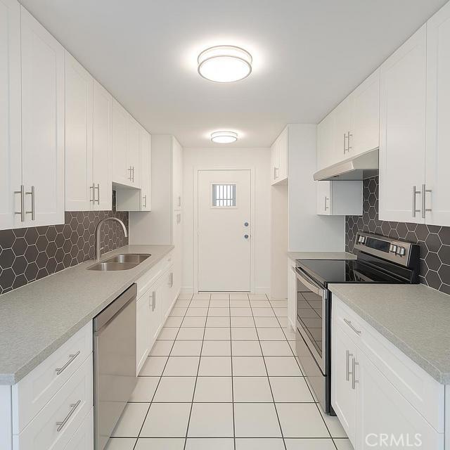 Foto del edificio - 5301 Balboa Blvd