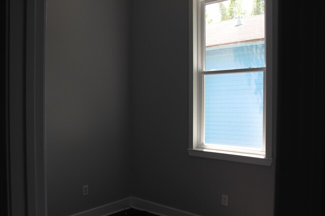 Building Photo - 1616 Painters St