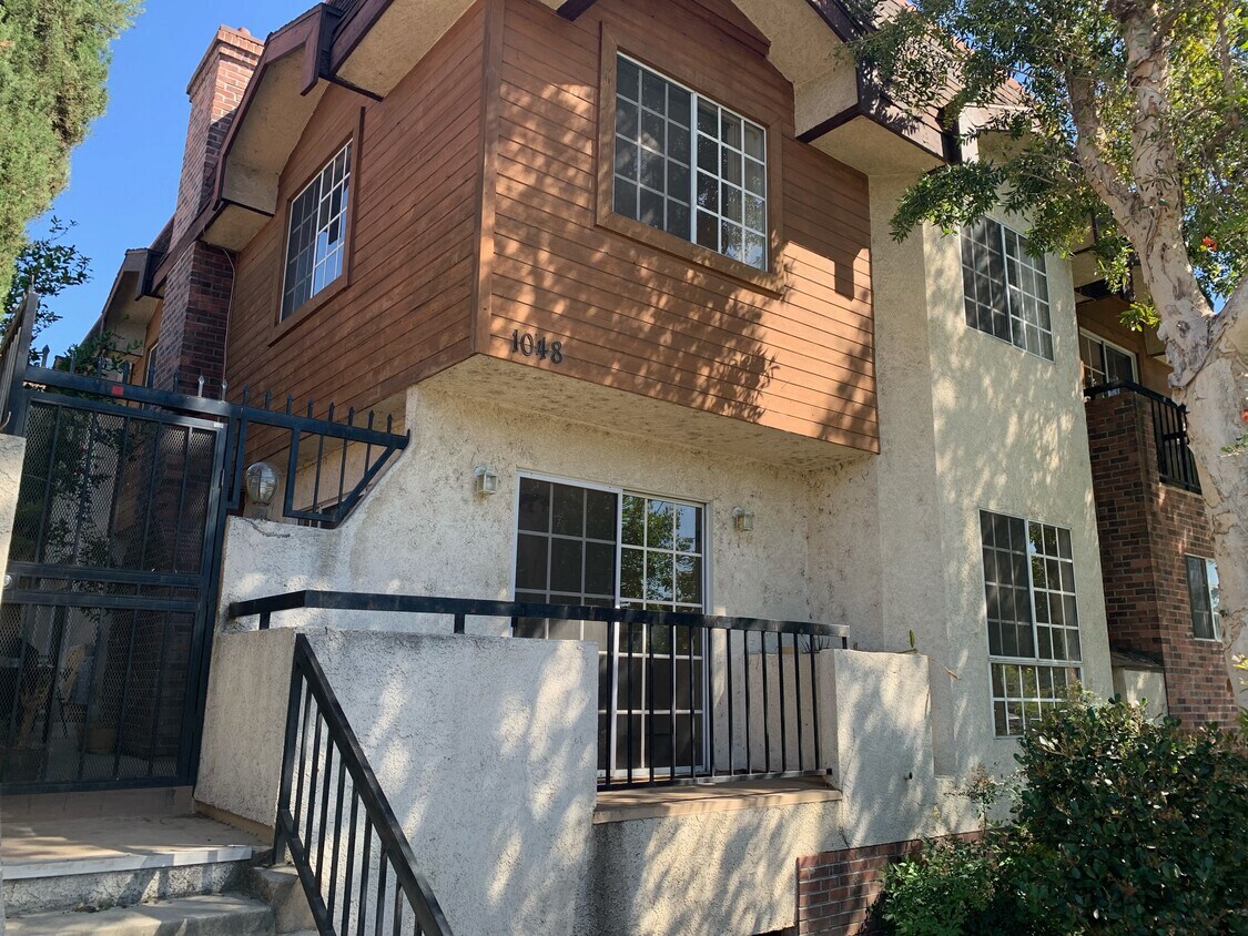 Front elevation - 1048 Rosedale Ave