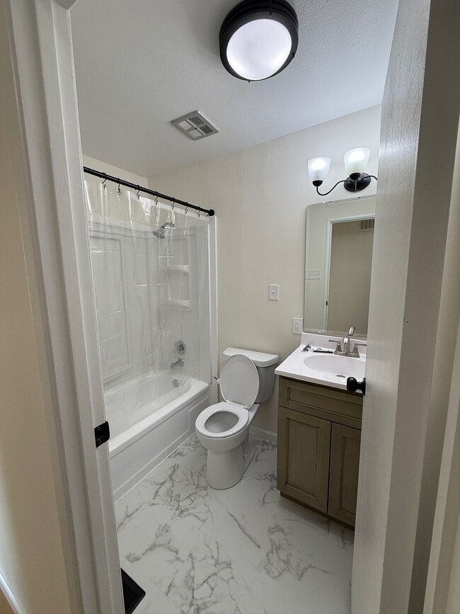 Building Photo - 91 Cedar Ridge Dr