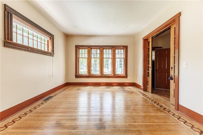 Foto del edificio - 268 Lyndhurst St