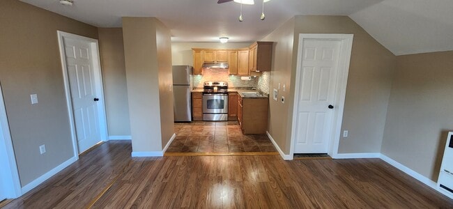 Building Photo - 391 Putnam Pike