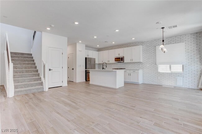 Building Photo - 11652 Desert Hollow Avenue