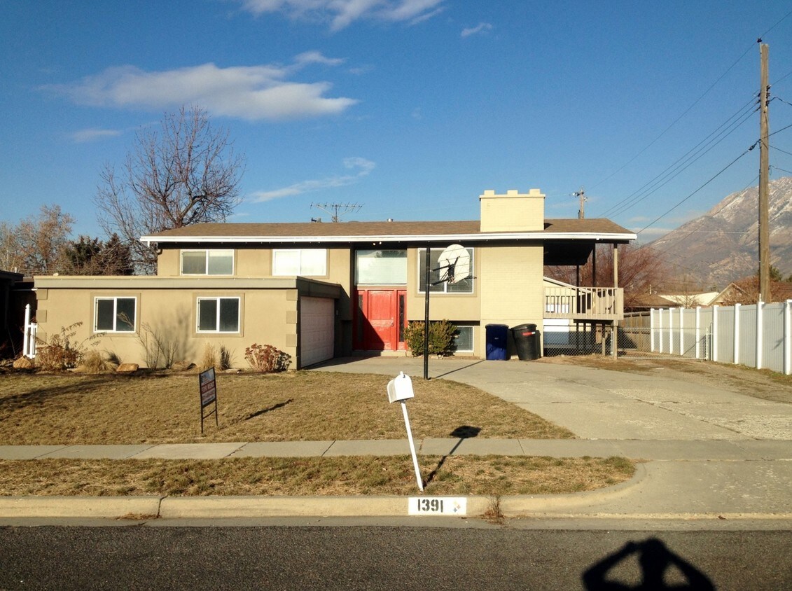 Primary Photo - 1391 E McCormick Way