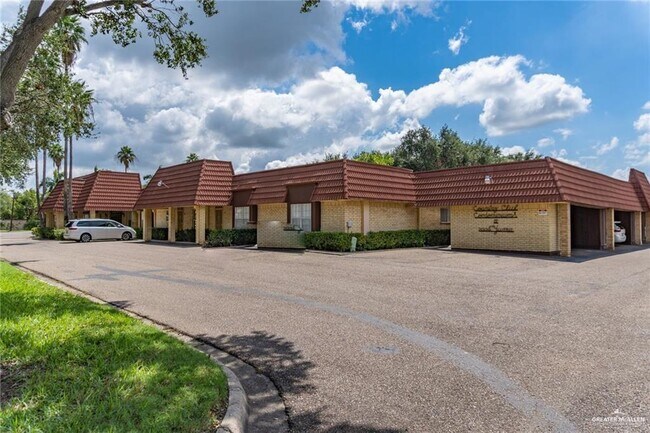 Building Photo - 200 E Yuma Ave