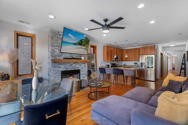 Building Photo - 3751 S Michigan Ave