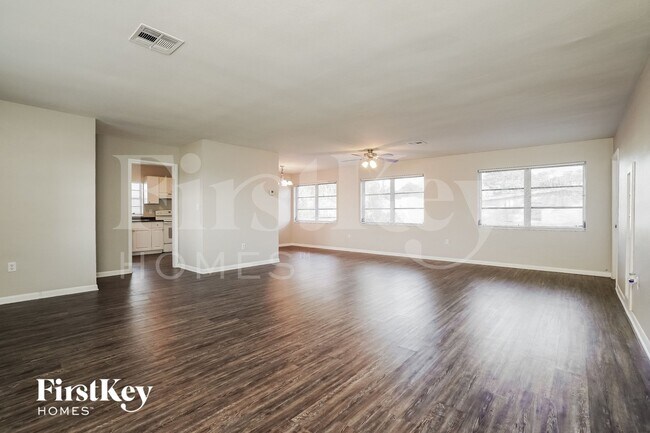 Building Photo - 21586 Edgewater Dr