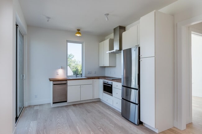 Foto del edificio - 4043 Serenbe St
