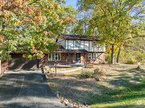 Building Photo - 552 Wiswell Dr