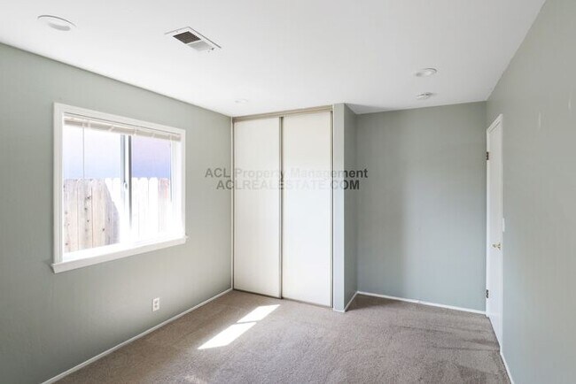 Building Photo - 8390 Cypress Ct