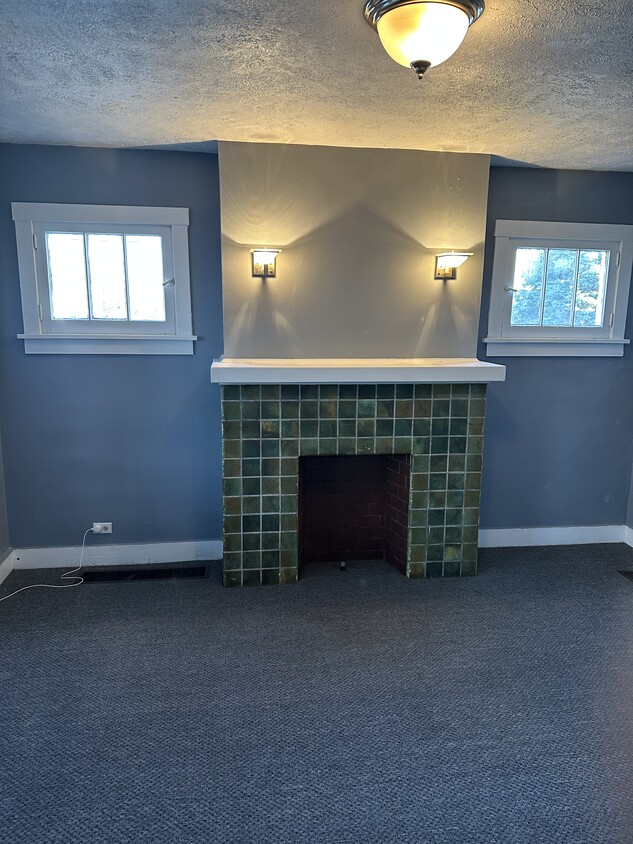 living room - 1418 Hays St