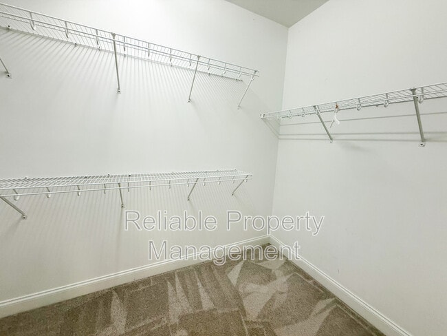 Foto del edificio - 256 Denby Cir