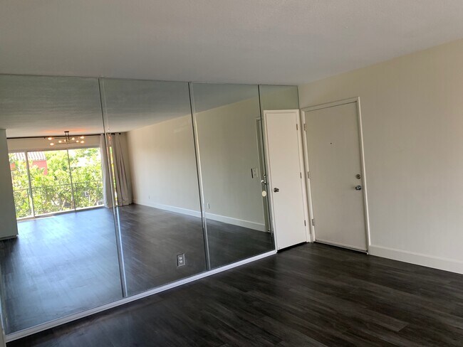 Living / Dining - 1329 E 1st St