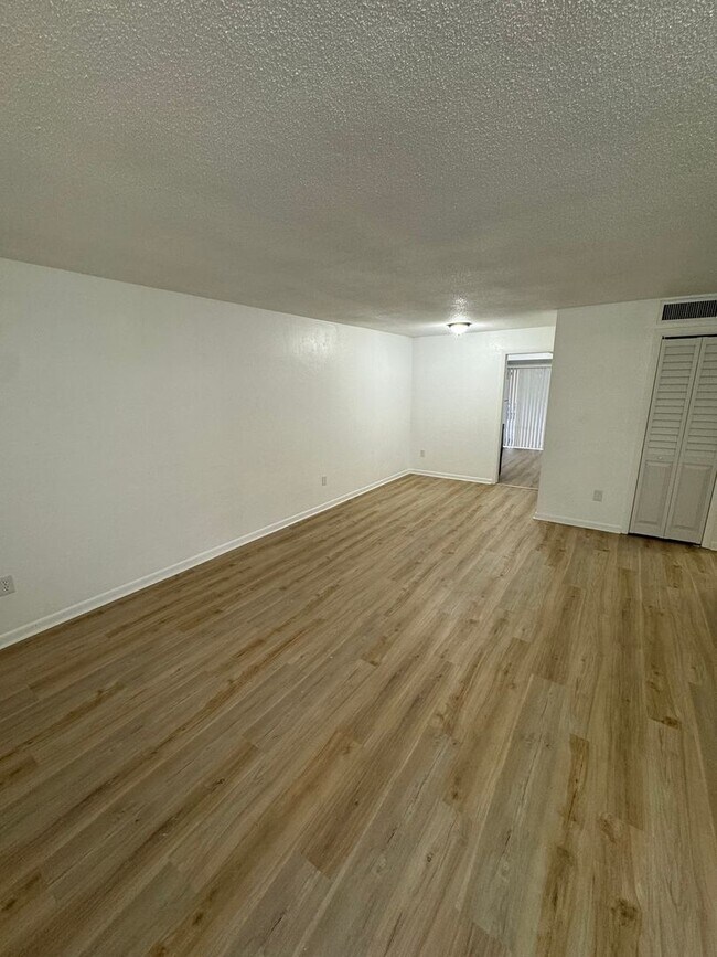 Foto del edificio - 2 Bedroom, 1 Bath Condo