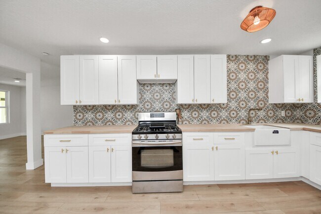 Building Photo - 501 Schilling Ave