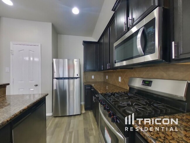 Building Photo - 17103 Amarose Dr