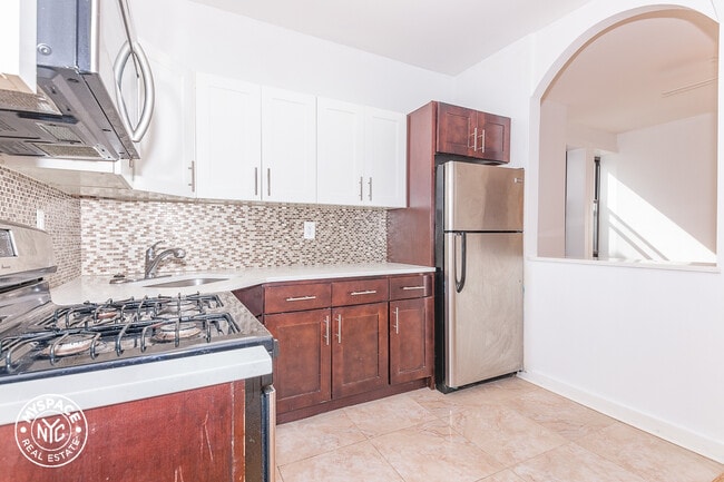 Building Photo - 60 Clarkson Ave