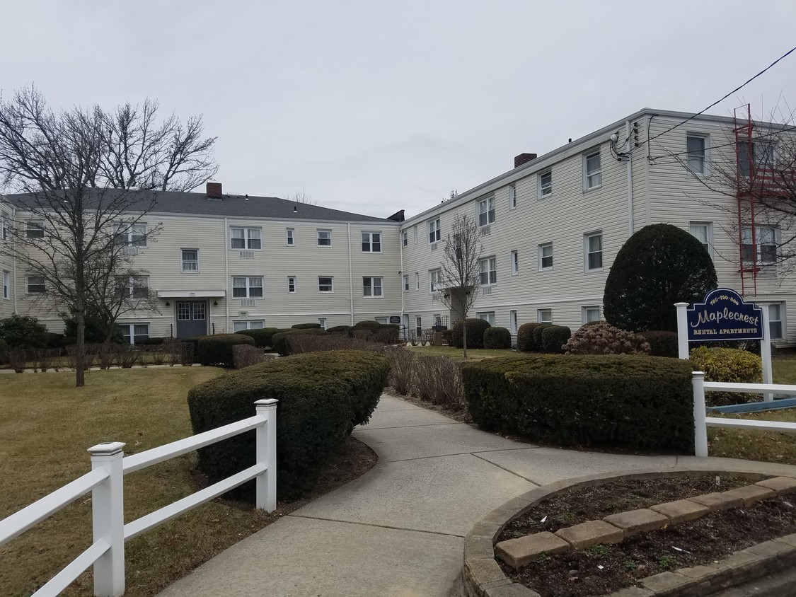 Primary Photo - Maple Crest Apartments at Valley Stream