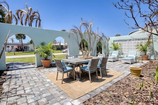 Foto del edificio - 537 Royal Palm Blvd