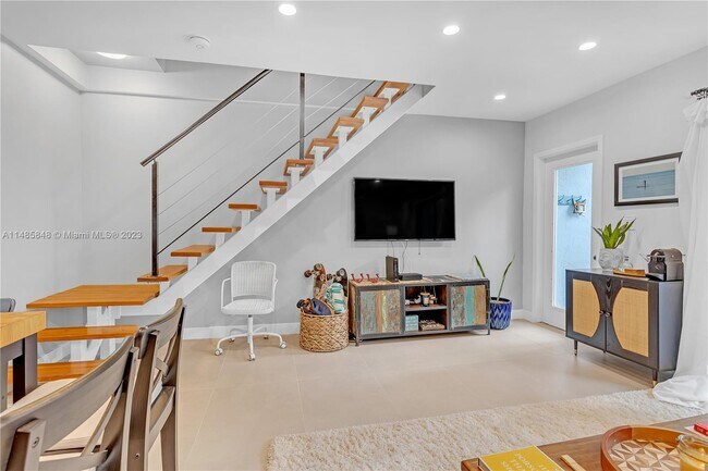 Building Photo - 798 Crandon Blvd