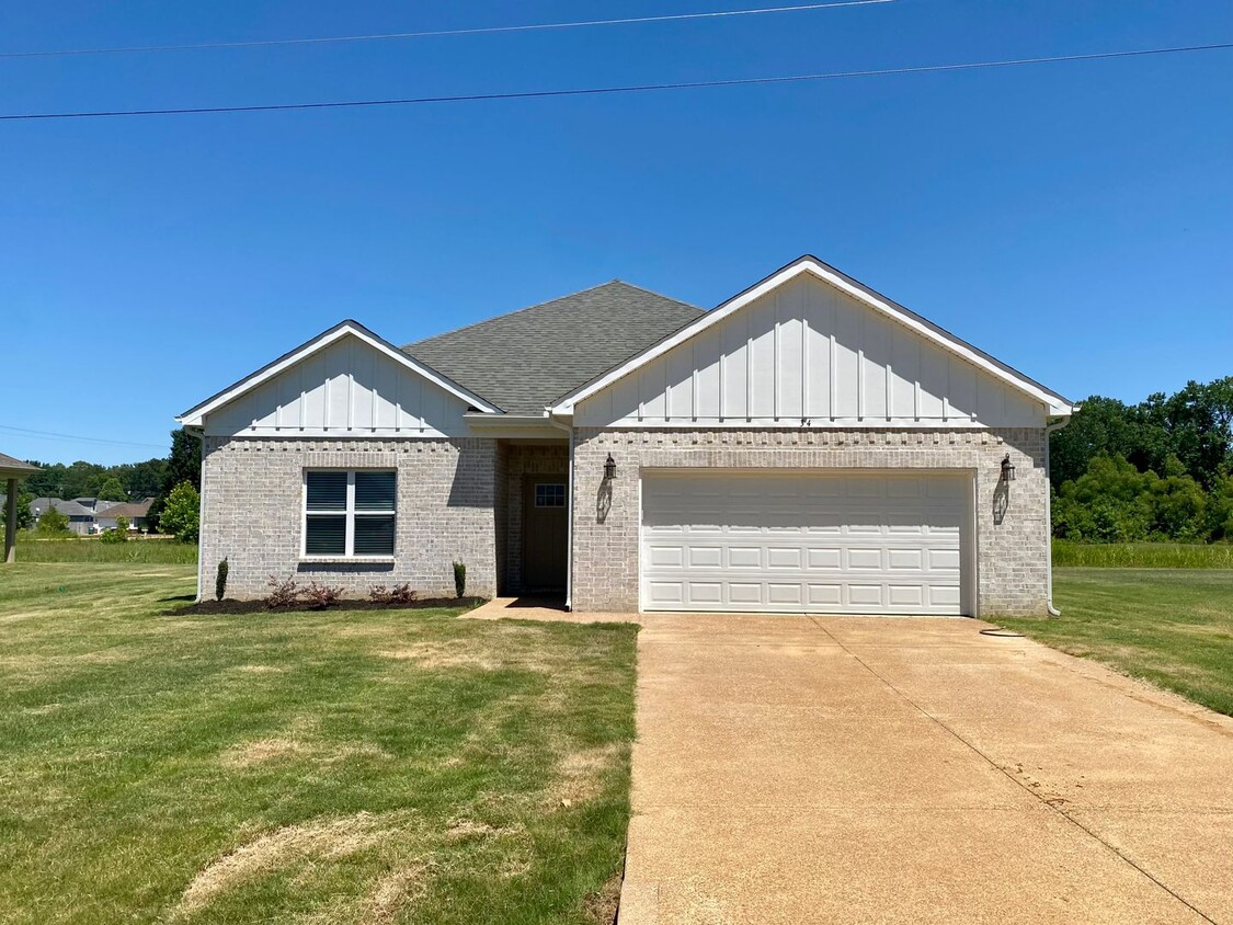 Foto principal - 4 bed, 2 bath home built in 2022 in Atoka