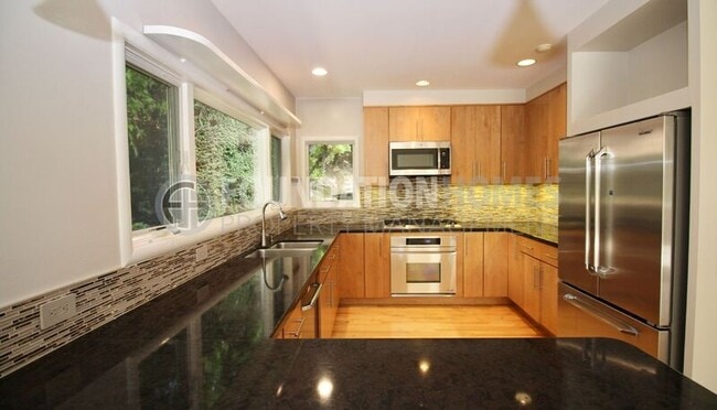 Building Photo - 133 Tiburon Blvd