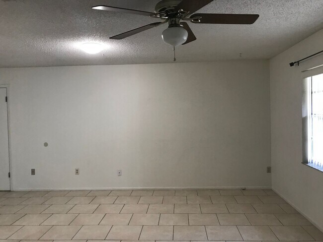 Foto del edificio - 2200 Pine Hill Pl