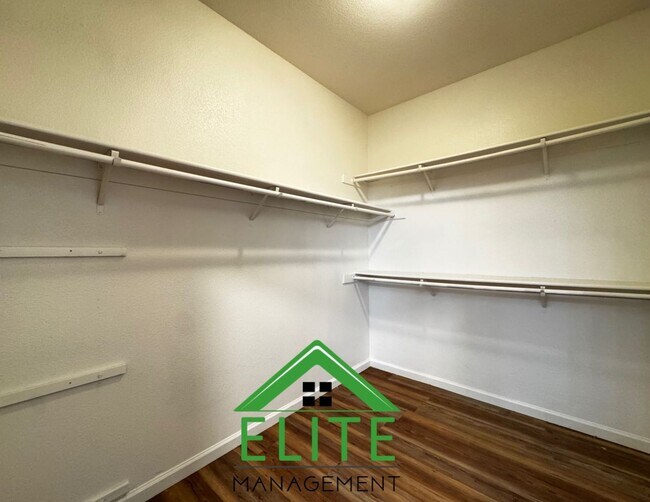 Foto del edificio - Charming 3 Bedroom, 2 Bath Home in Prime S...