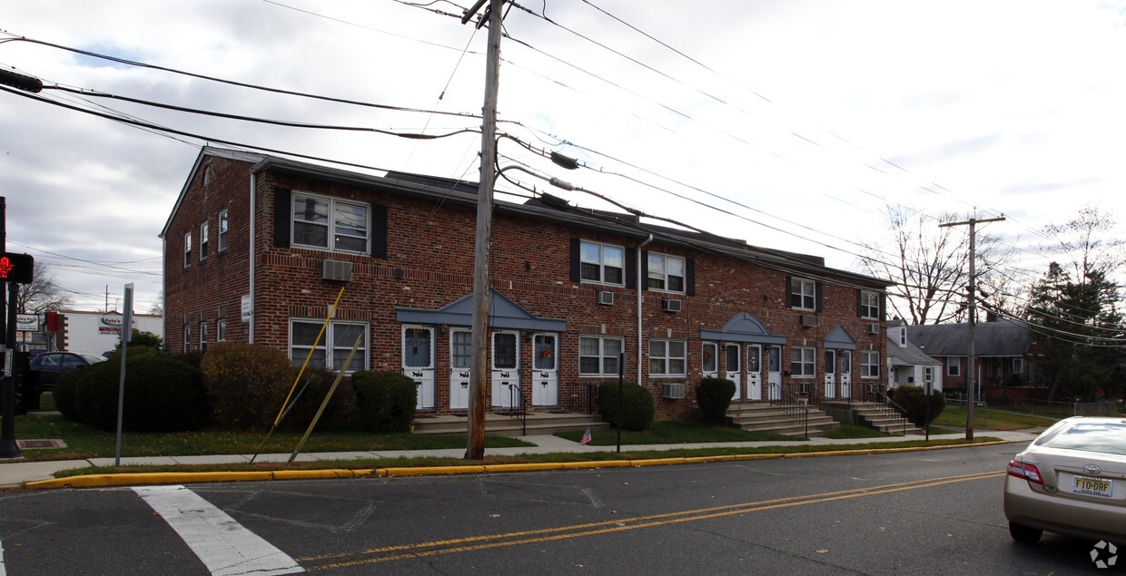 Primary Photo - Franklin Arms Apartments