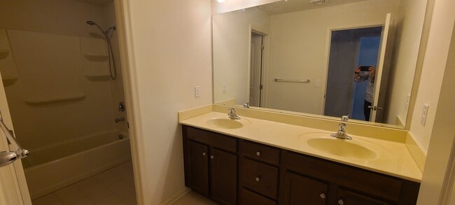 Building Photo - 408 Waterview Ct