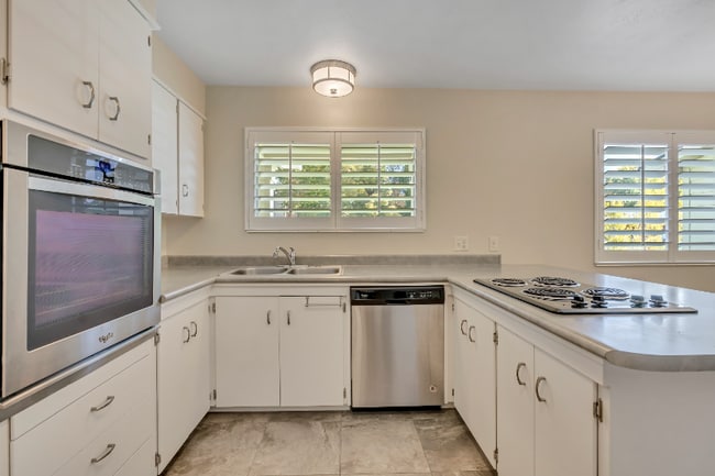 Foto del edificio - 3998 S Oliver Dr