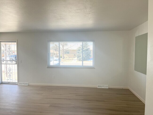 Building Photo - 9164 Lander St