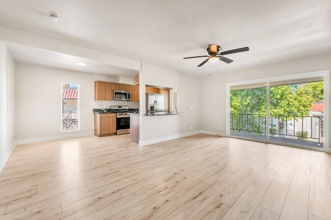 Building Photo - 1405 Vegas Valley Dr