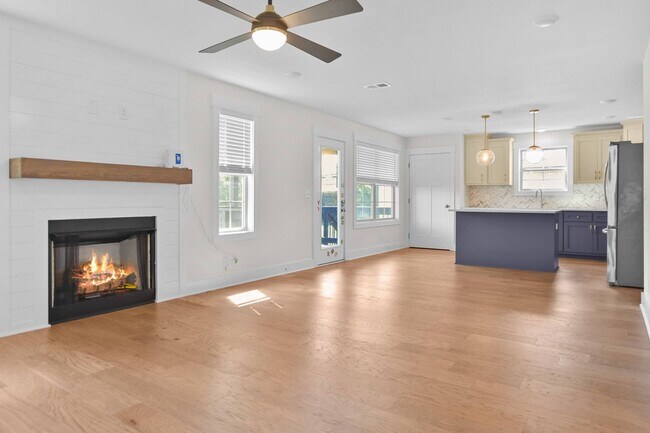 Foto del edificio - Pet Friendly Three Bedroom with Bonus!