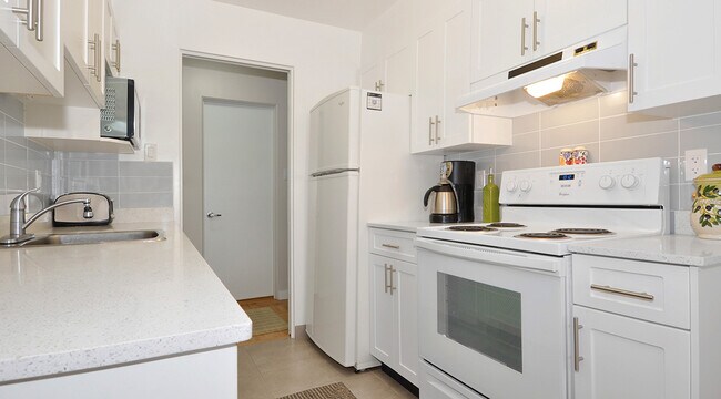 Building Photo - Kerrisdale B