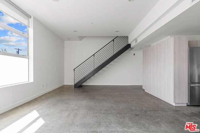 Building Photo - 660 Rose Ave