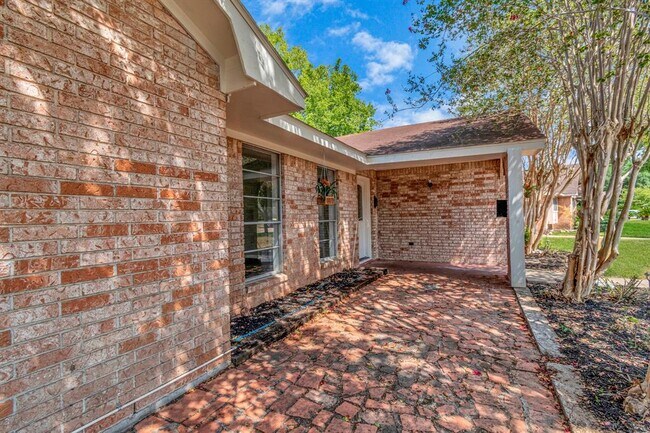 Building Photo - 5342 Trail Lake Dr