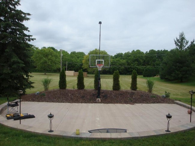 Building Photo - 3500 Deer Ridge Ct