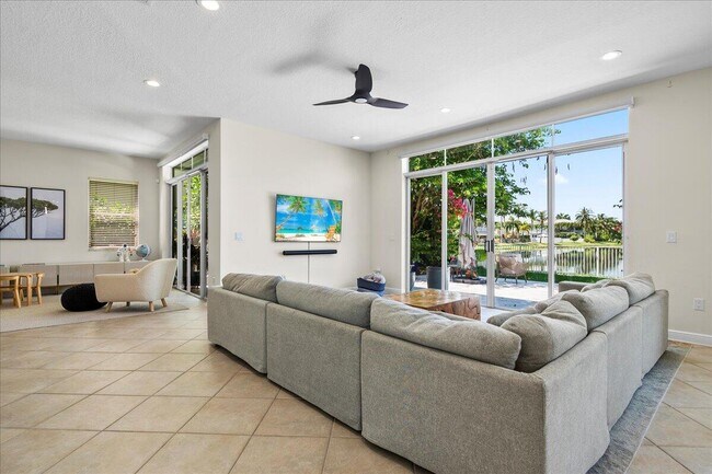 Foto del edificio - 9222 Delemar Ct