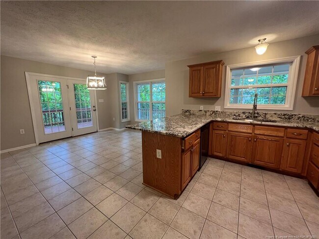 Building Photo - 3910 Sarasota Dr