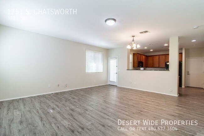 Foto del edificio - 1751 S. CHATSWORTH-