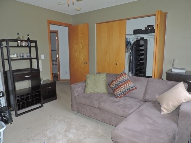 Foto del edificio - 2706 Triple Crown Ln