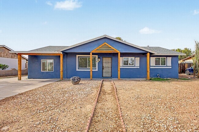 Building Photo - 3 bedroom home!
