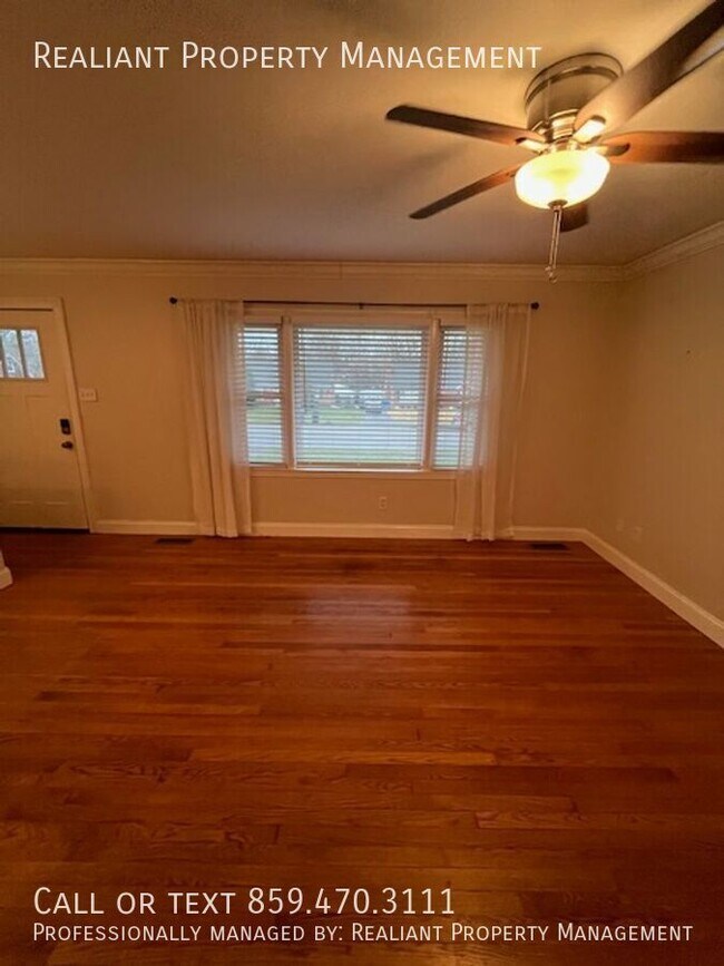 Building Photo - 1033 Della Dr