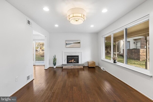 Foto del edificio - 106 Bernard Ct